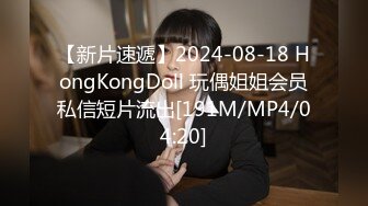 黑裙少妇带小孩店里选东西由于要低头照顾小孩子少妇一直撅着屁股CD前面漏黑森林