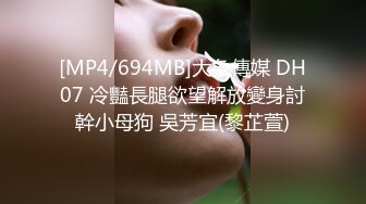 性饥渴小女友吃饭时挑逗我 弄得欲火焚身