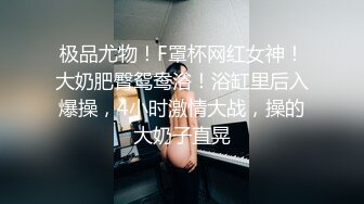 媚黑婊 黑白配 身材娇小妹子 被黑祖宗超级大棒深喉操逼 视觉强烈