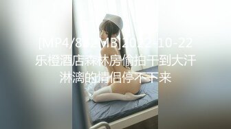 大屁股少妇享受小哥的阴道按摩单指抠逼玩弄，给大哥口交大鸡巴，享受小哥多体位的打桩机式抽插，浪荡呻吟不止