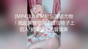 给鸡巴抹点油骚女自己就做进去享受了