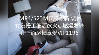 【新速片遞】 丝袜高跟露脸风骚小少妇大秀直播诱惑狼友，各种展示逼逼给狼友看，互动撩骚掰开看特写，撅着屁股抽插菊花[302MB/MP4/43:12]