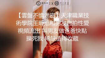 极品熟女妈妈全身赤裸坐在儿子身材，肉欲挡不住鸡巴硬了被妈妈掏出来揉搓吸允，香艳装扮沦陷猛力抽送性福